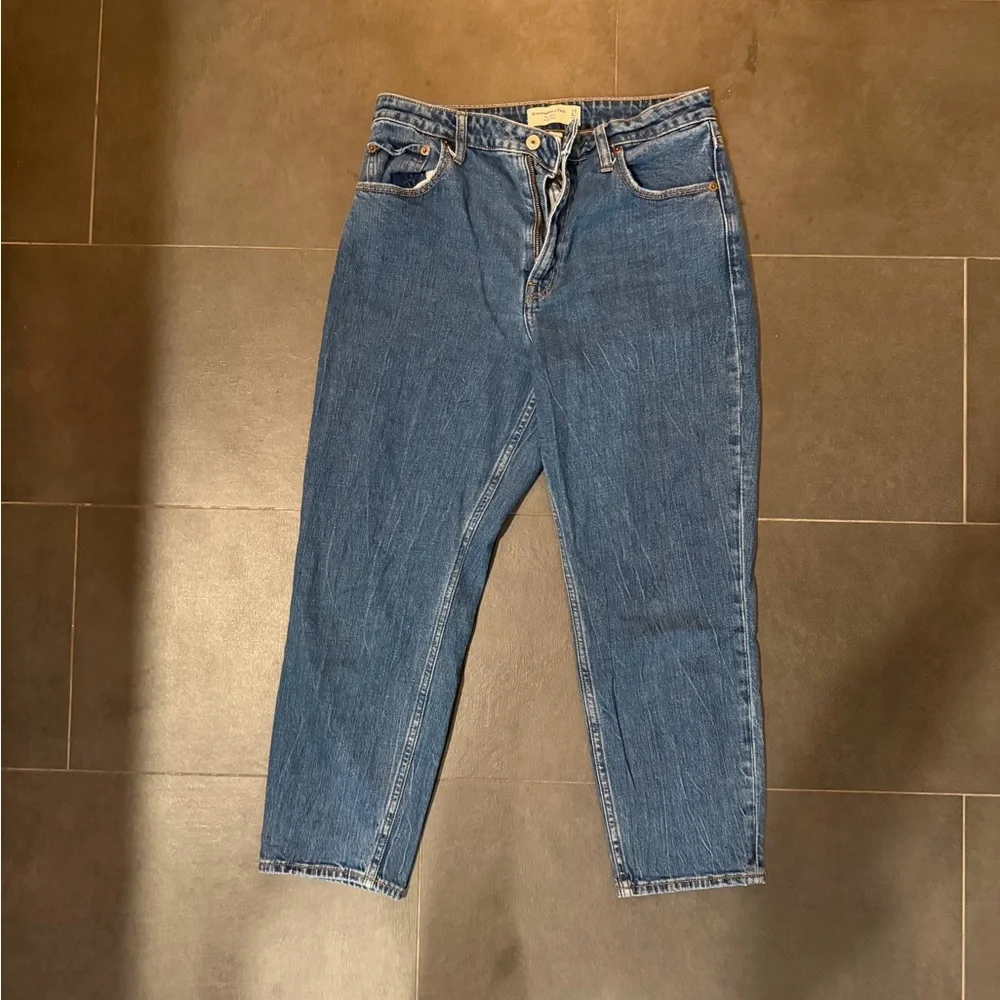 Abercrombie Mom Jeans - Picture 1 of 4